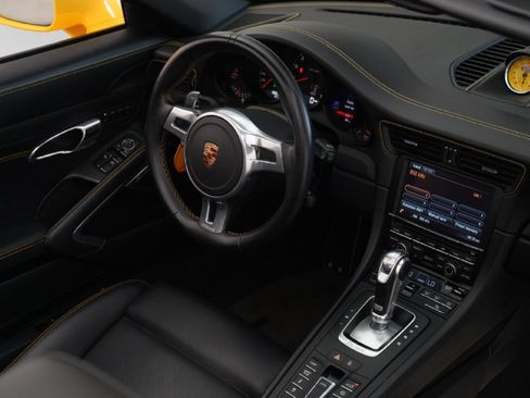 Used 2015 Porsche 911 Targa 4S w/ Burmester Audio Package AWD/4WD image 32
