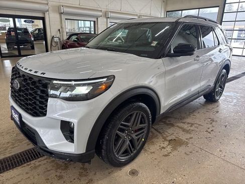 New 2026 Ford Explorer ST-Line w/ ST-Line Street Pack AWD/4WD image 7