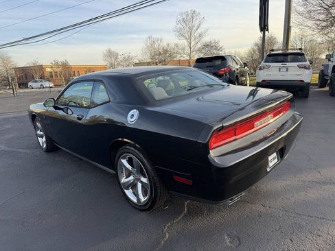 Used 2014 Dodge Challenger SXT RWD image 8