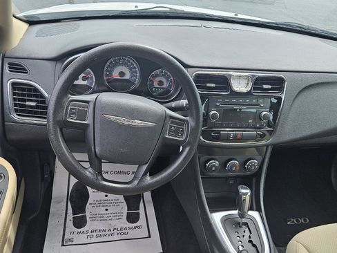 Used 2013 Chrysler 200 LX FWD image 4