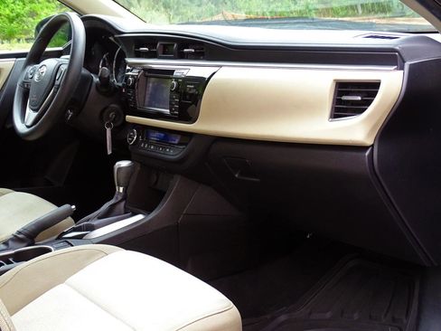 Used 2014 Toyota Corolla LE FWD image 28