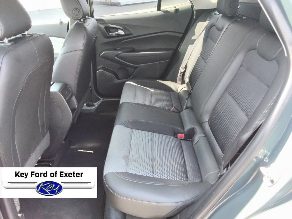 Used 2025 Chevrolet Trax LT FWD image 16