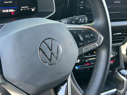 Used 2025 Volkswagen Jetta Sport FWD image 27