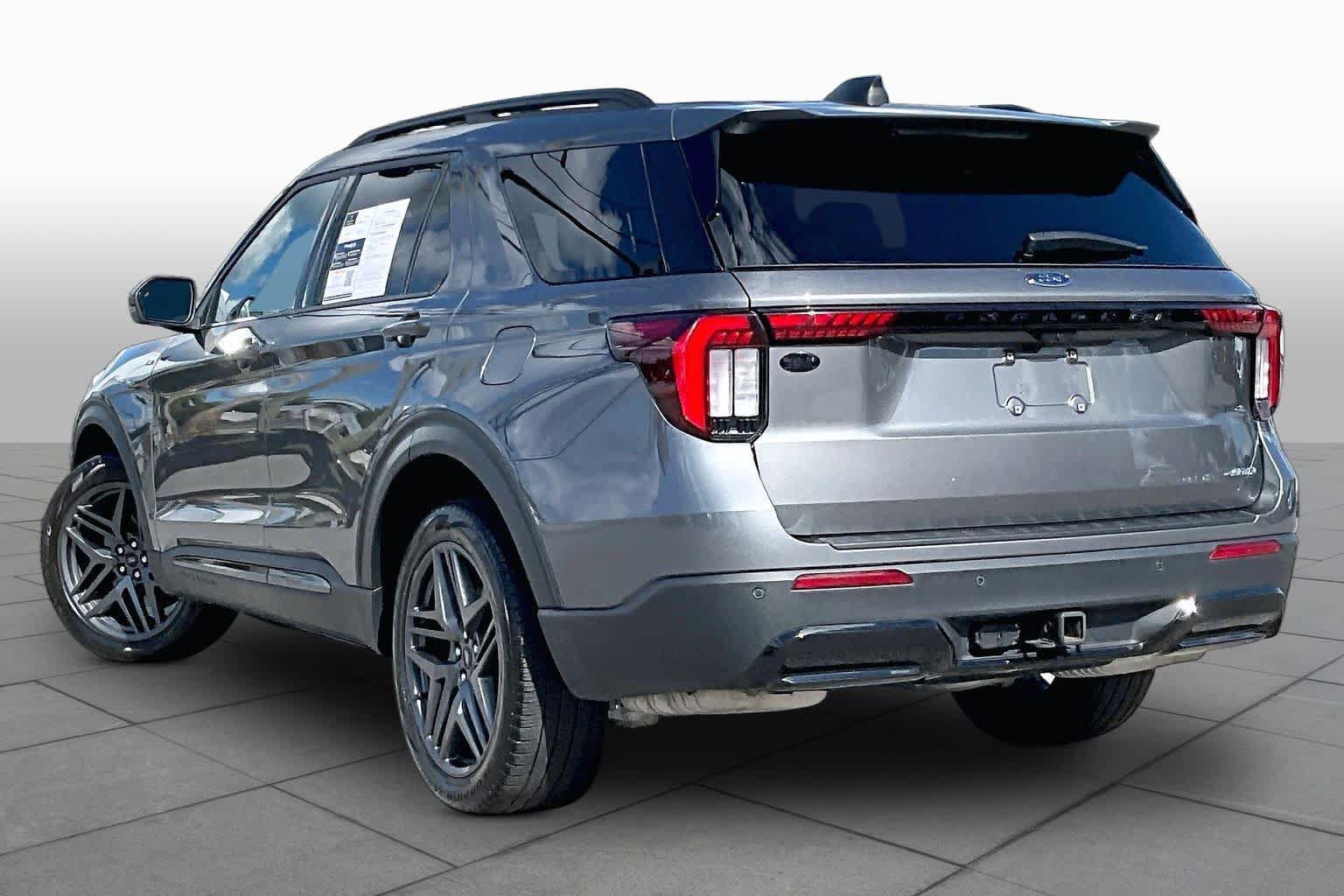 Used 2025 Ford Explorer ST-Line w/ Premium Package AWD/4WD image 12