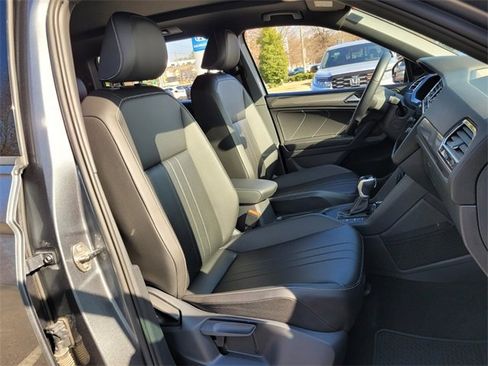 Used 2024 Volkswagen Tiguan SE R-Line image 21