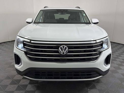 Used 2025 Volkswagen Atlas SE AWD/4WD image 2