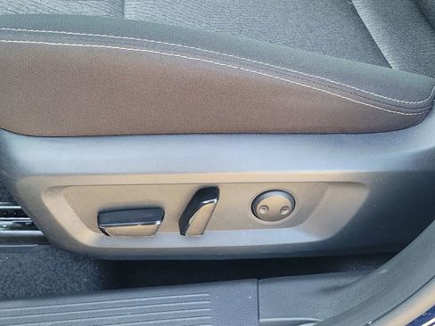 Used 2025 Nissan Rogue SV image 23