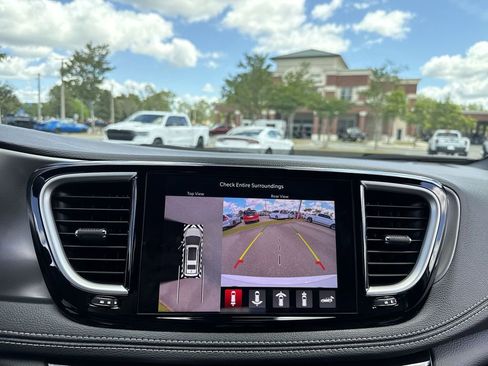 New 2026 Chrysler Pacifica Select FWD image 21