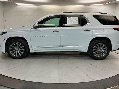 Used 2023 Chevrolet Traverse Premier AWD/4WD image 2