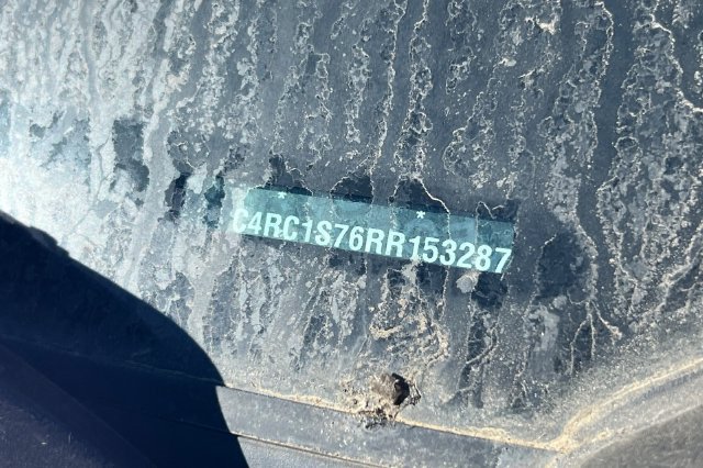 Used 2024 Chrysler Pacifica Limited FWD image 3