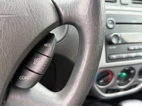 Used 2006 Ford Focus ZX5 Hatchback FWD image 20