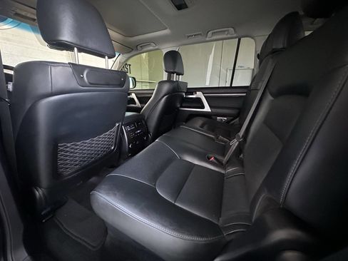 Used 2016 Toyota Land Cruiser Base AWD 4dr SUV image 18