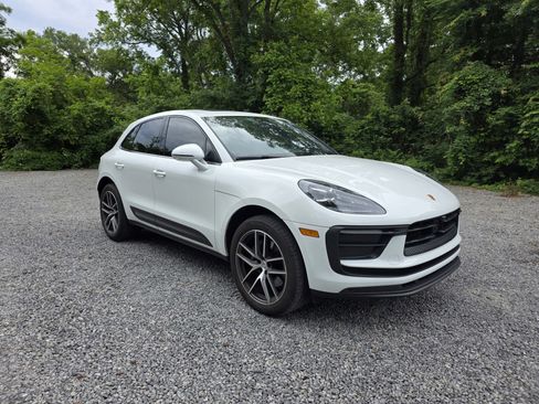 Used 2023 Porsche Macan Turbo AWD/4WD image 2
