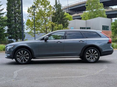 Used 2022 Volvo V90 B6 Cross Country w/ Protection Package AWD/4WD image 4