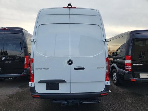 Used 2025 Mercedes-Benz Sprinter 2500 image 5