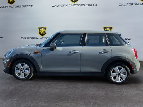 Used 2019 MINI Cooper 4-Door Hardtop w/ Storage Package FWD image 8