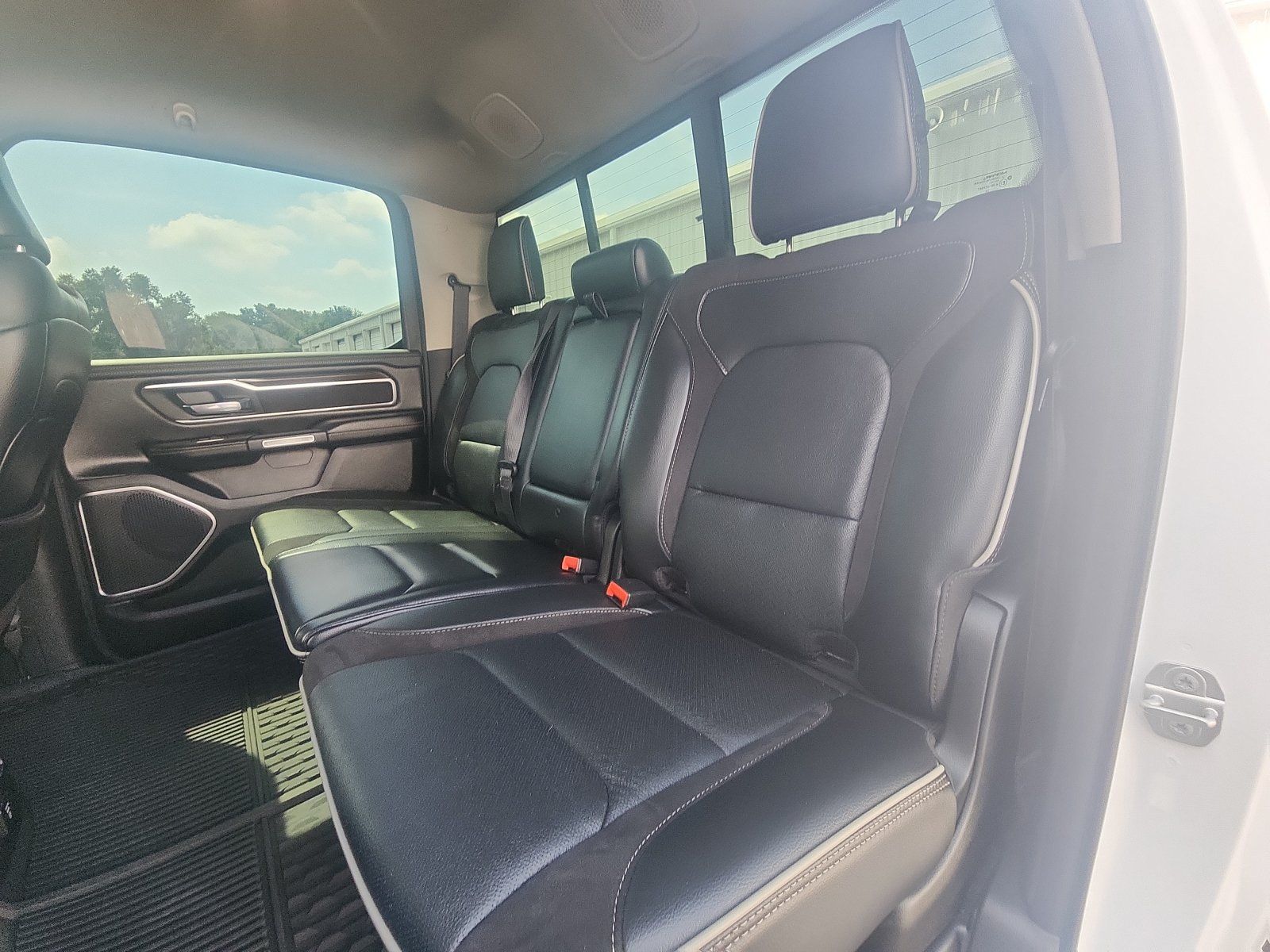 Used 2022 RAM 1500 Laramie AWD/4WD image 22