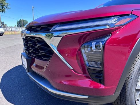 New 2025 Chevrolet Trax LT image 21