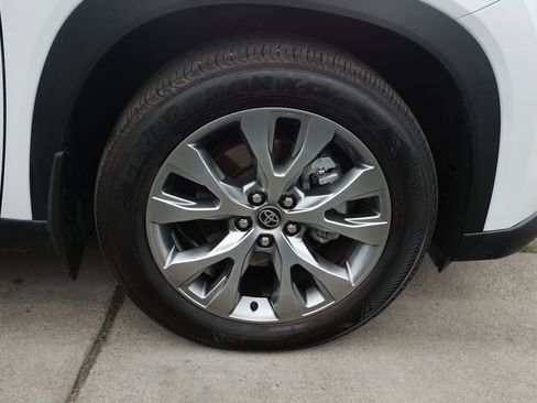 Used 2024 Toyota Grand Highlander FWD image 8