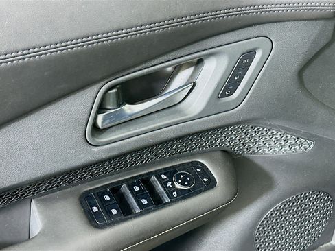 Used 2023 Nissan Ariya FWD image 15