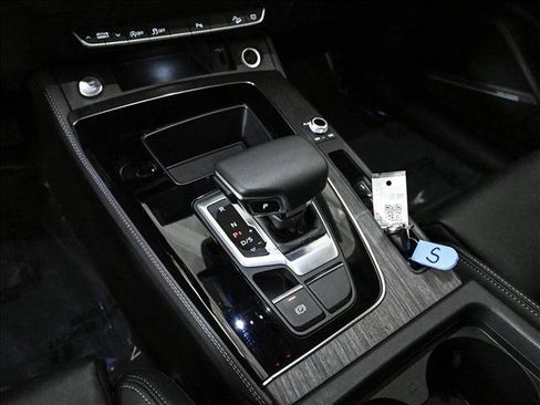 Certified 2025 Audi Q5 2.0T Premium Plus w/ Premium Plus Package AWD/4WD image 12