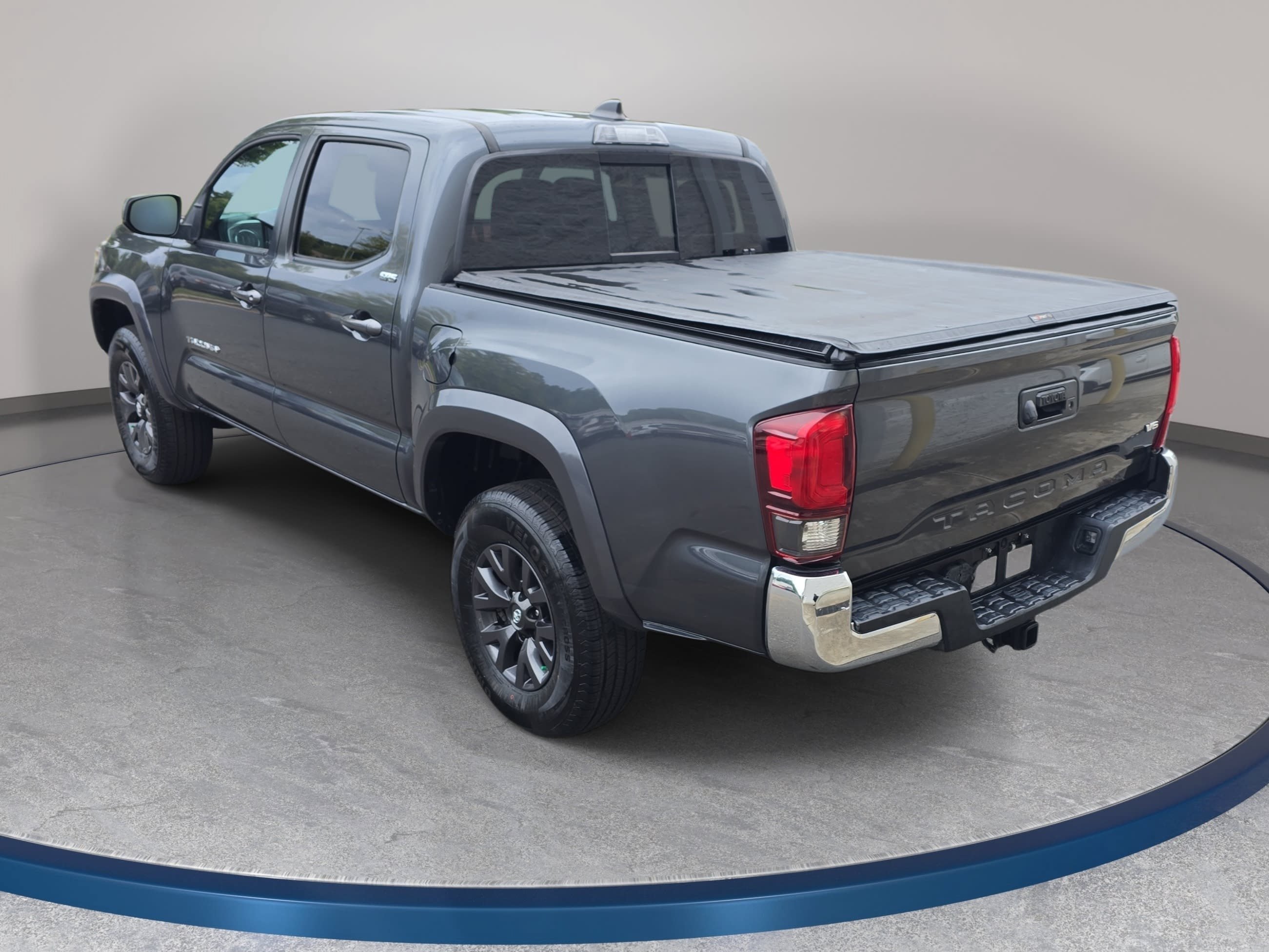 Used 2020 Toyota Tacoma SR5 RWD image 7