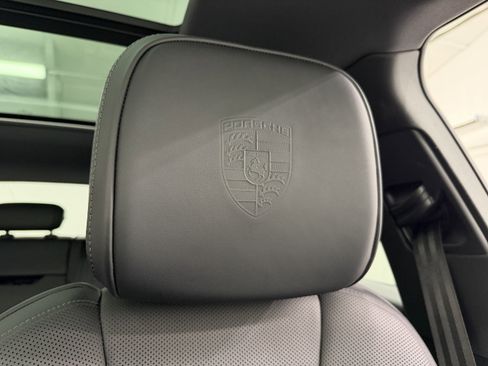 Certified 2025 Porsche Macan image 34