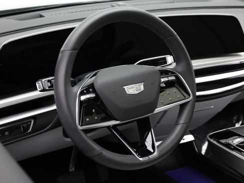 Used 2024 Cadillac Lyriq Luxury RWD image 8