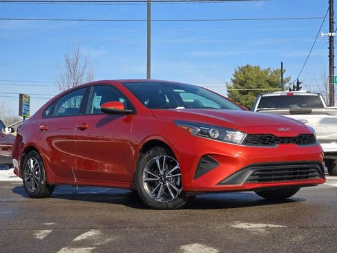 Used 2023 Kia Forte LXS w/ LXS Technology Package image 2