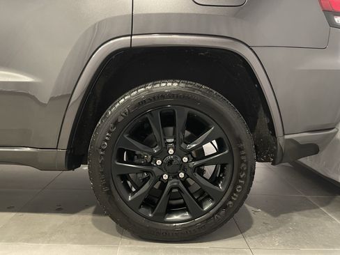 Used 2019 Jeep Grand Cherokee Altitude image 9