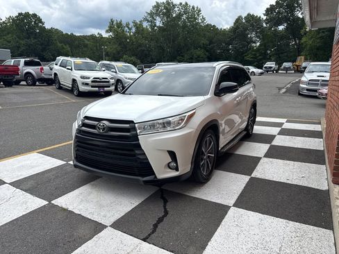 Used 2018 Toyota Highlander XLE AWD/4WD image 5