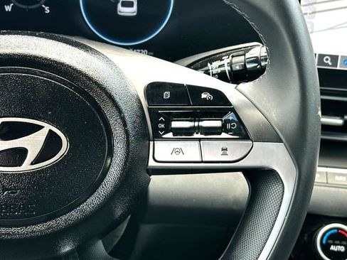 Used 2025 Hyundai Elantra Limited FWD image 23