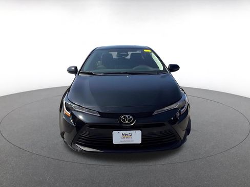 Used 2025 Toyota Corolla LE FWD image 4