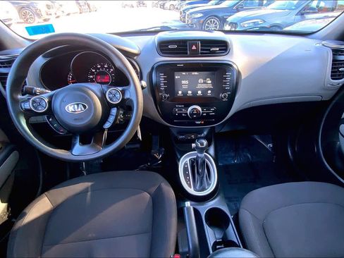 Used 2019 Kia Soul Base w/ Convenience Package image 14