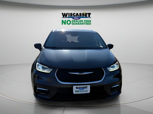 Used 2024 Chrysler Pacifica Touring-L FWD image 8
