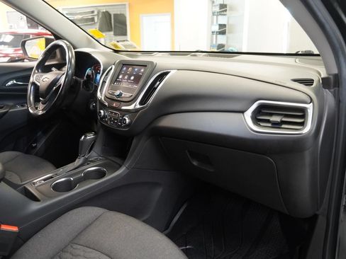 Used 2020 Chevrolet Equinox LT w/ Driver Convenience Package AWD/4WD image 38
