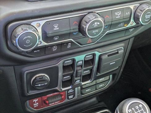 Used 2023 Jeep Wrangler Unlimited Rubicon image 16