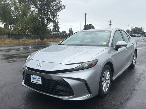Used 2025 Toyota Camry LE FWD image 4