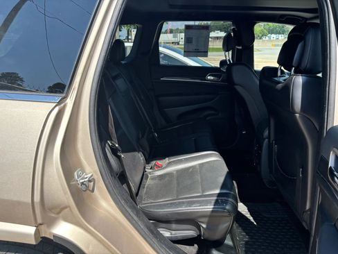 Used 2015 Jeep Grand Cherokee Overland w/ Advanced Technology Group RWD image 17