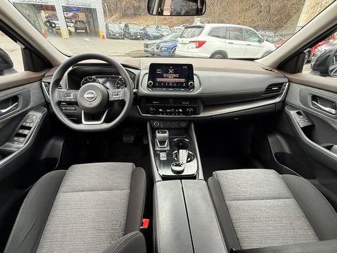 Used 2023 Nissan Rogue SV image 11