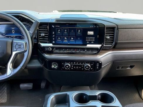 Used 2023 Chevrolet Silverado 1500 LT AWD/4WD image 9