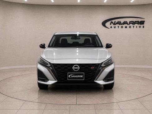 Used 2024 Nissan Altima 2.5 SR FWD image 2