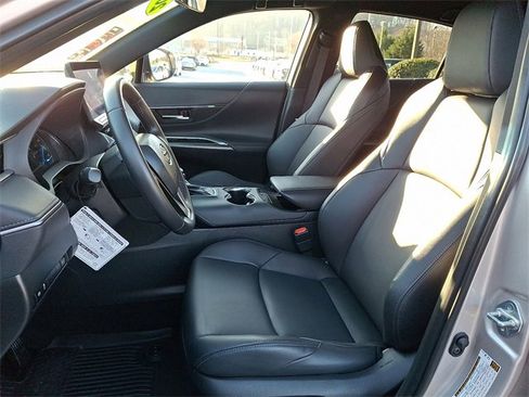 Certified 2024 Toyota Venza XLE image 13