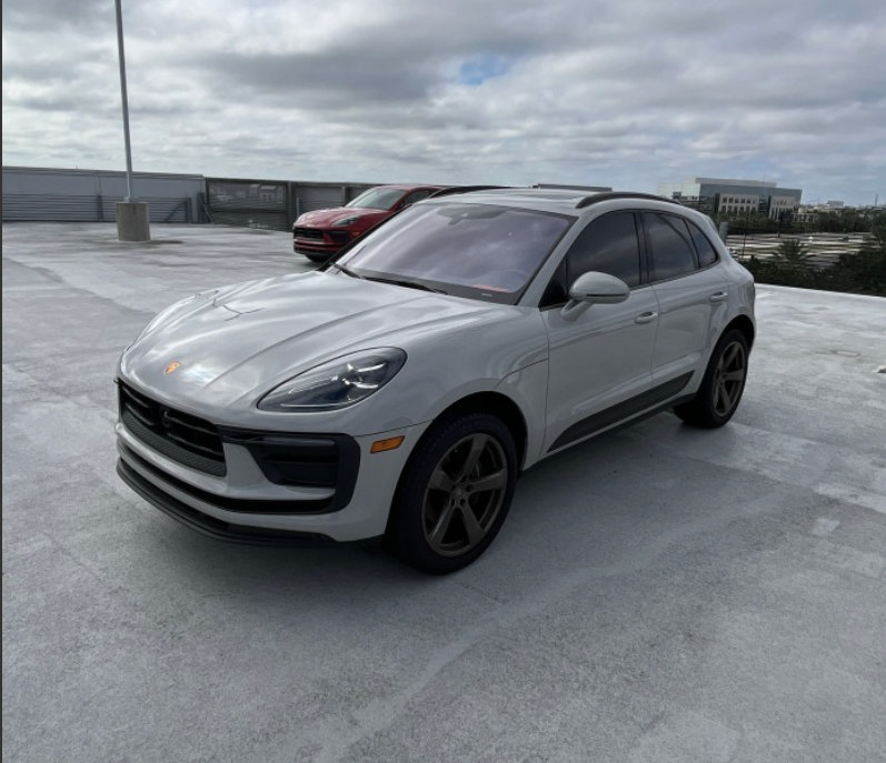Certified 2023 Porsche Macan AWD/4WD image 1