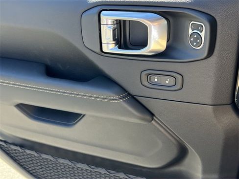 New 2025 Jeep Gladiator Sport image 27