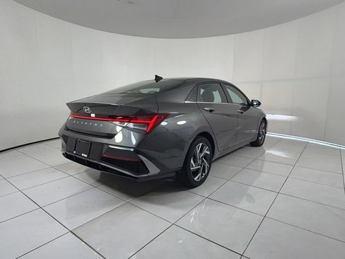 Certified 2025 Hyundai Elantra SEL FWD image 5