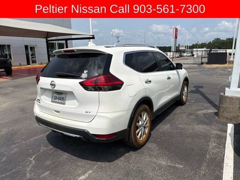 Used 2017 Nissan Rogue SV w/ Sun & Sound Touring Package FWD image 2