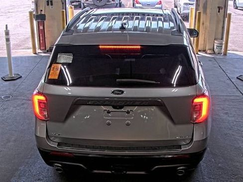 Used 2022 Ford Explorer XLT w/ Equipment Group 202A AWD/4WD image 5