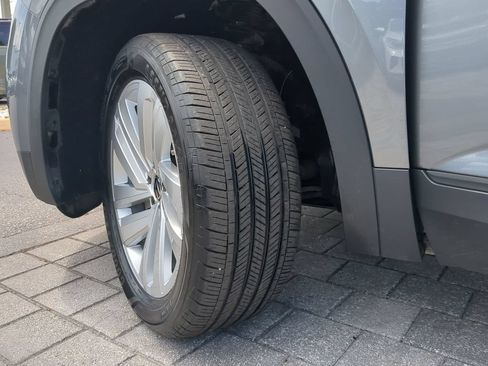 Certified 2023 Volkswagen Atlas Cross Sport SE FWD image 36