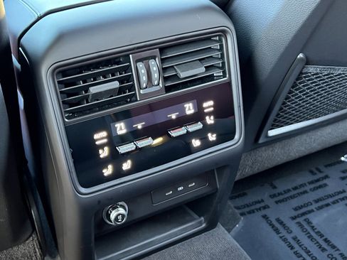 Certified 2025 Porsche Cayenne Coupe image 18